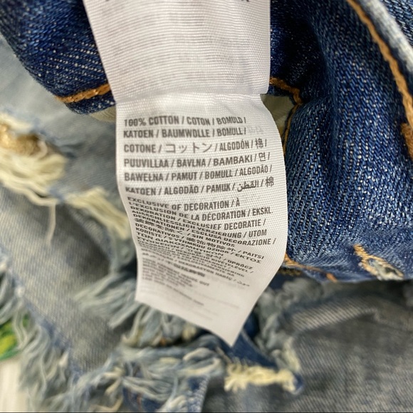 A&F Distressed Shorties 439 - Picture 4 of 9